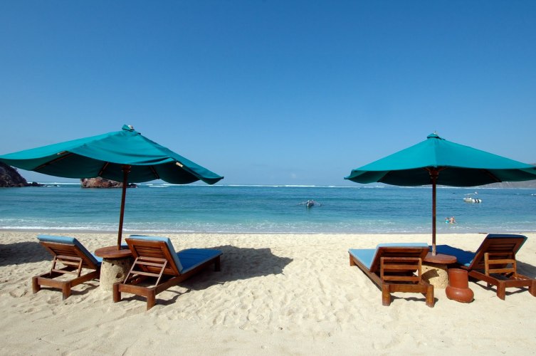 Akses-dan-fasilitas-Pantai-kuta-Lombok